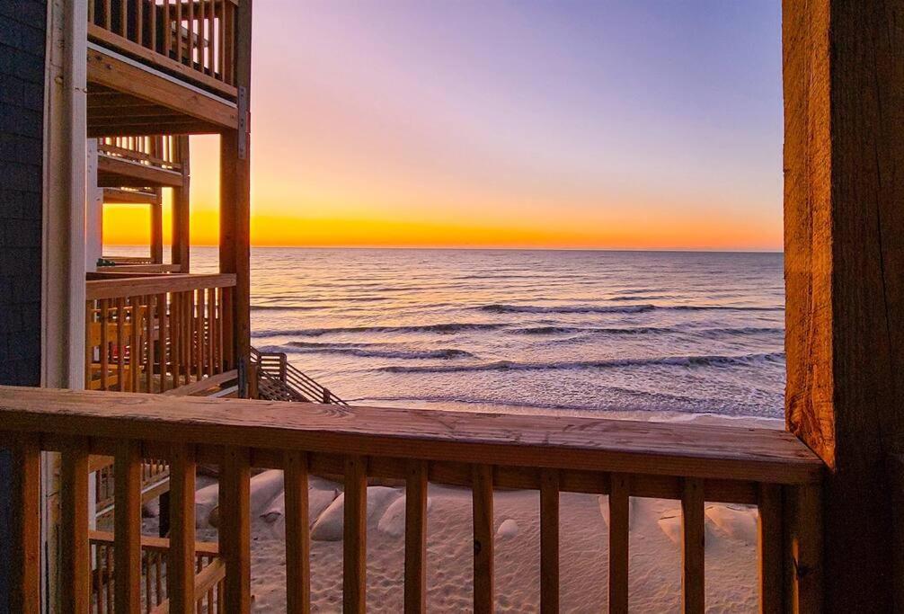 Beachfront, Newly Renovated at Aqua Vista, North Topsail Beach