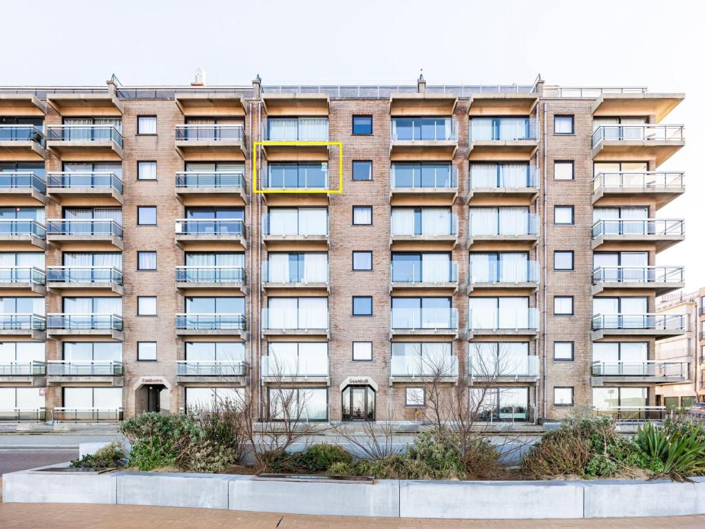 Apartment in St-Idesbald with Sea View, Sint-Idesbald