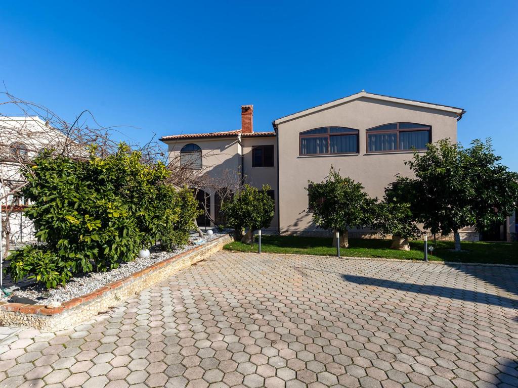 Villa Mira