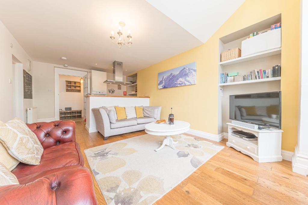 Enjoy relaxing family breaks in this central Ambleside apartment with parking, Ambleside