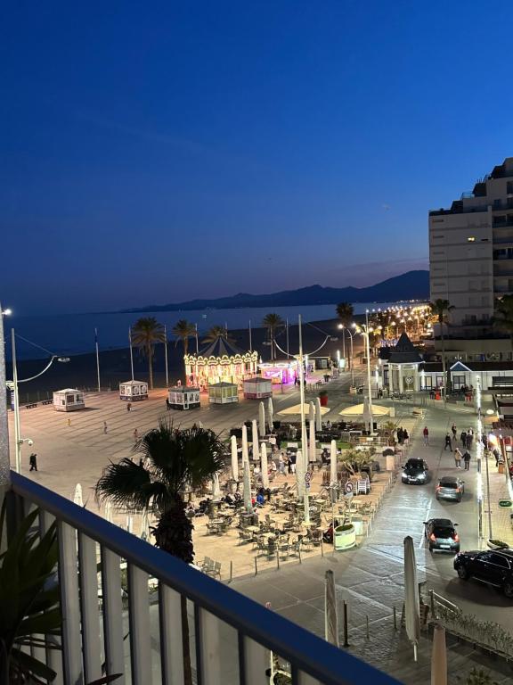 MAGNIFIQUE VUE MER F2 45 m2 climatisé avec balcon - 2