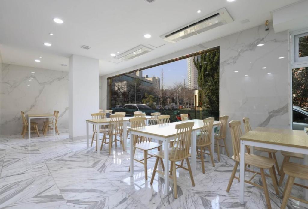 Food and beverages, Renaissance Hotel Pohang in Pohang-si