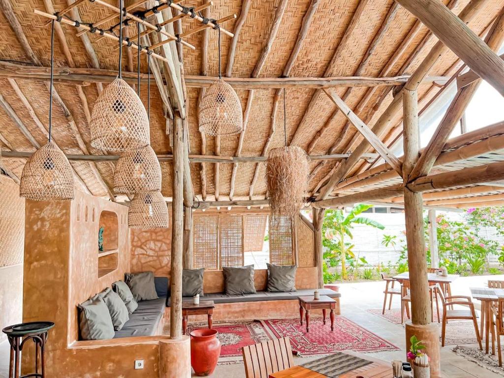 Bungalow Cafe Gili Beachfront