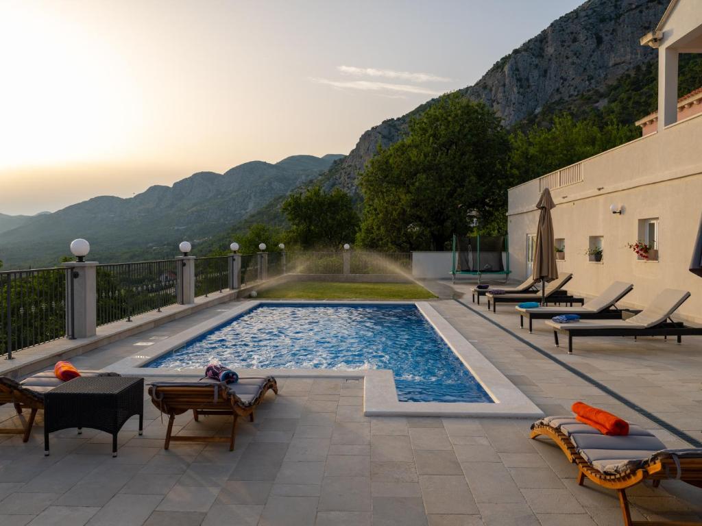 Villa Dragic スイミングプール