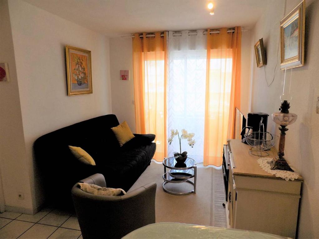 Royan - APPARTEMENT au COEUR du CENTRE-VILLE - PLAGE à SEULEMENT 200m - 2