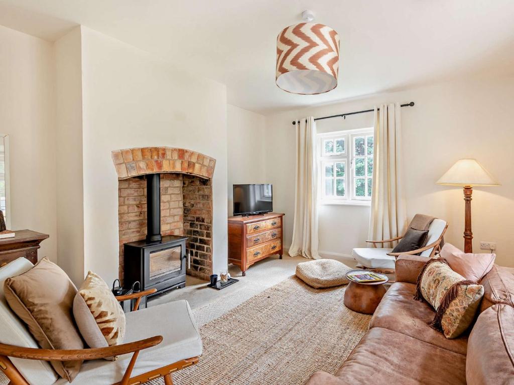 2 Bed in Stoke Rochford 93039