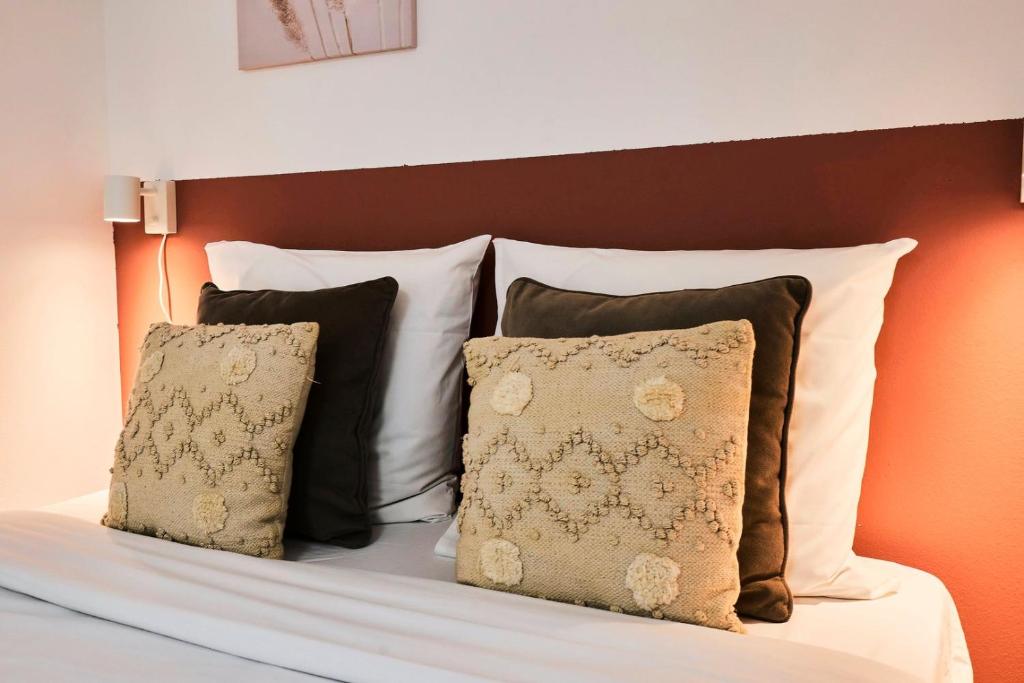 Large studio between train station & Grand Place - 4