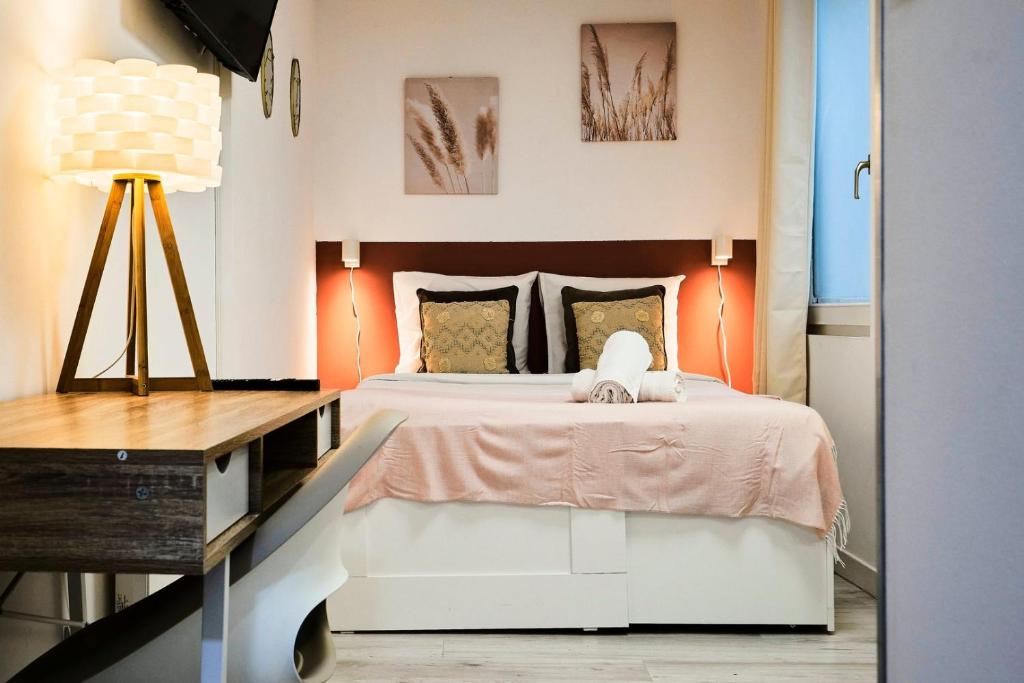 Large studio between train station & Grand Place - 3