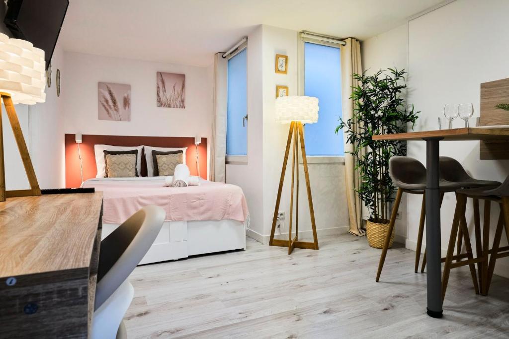 Large studio between train station & Grand Place - 5