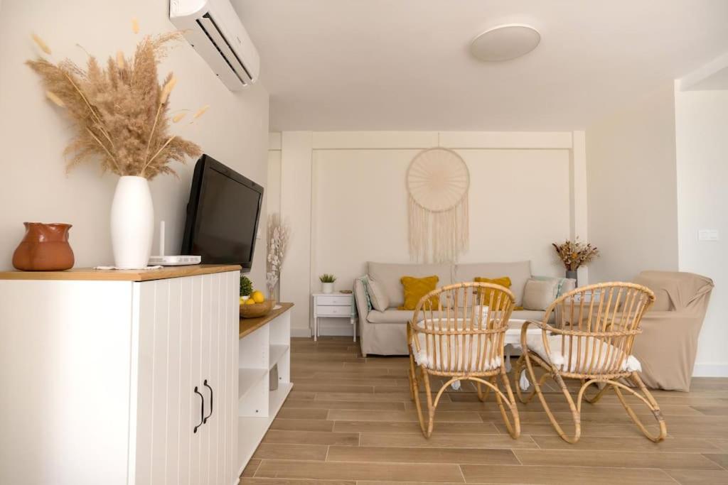 Maikran Collection Campello Beachside Apartment - 4