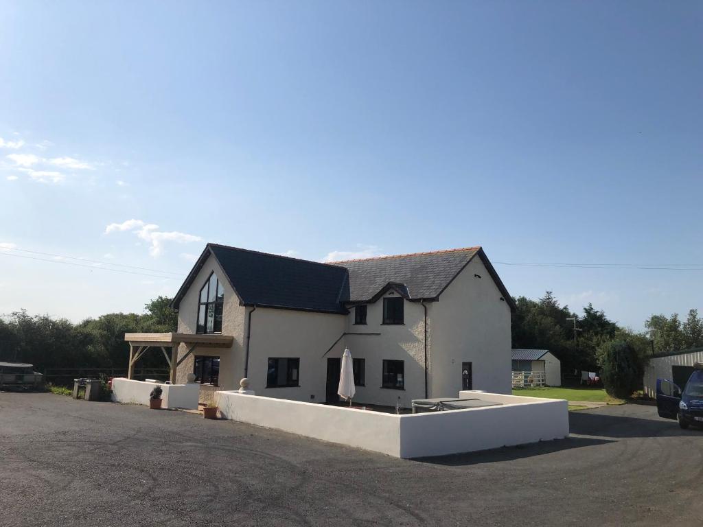 Awel Y Trydan Guest House, Llanon