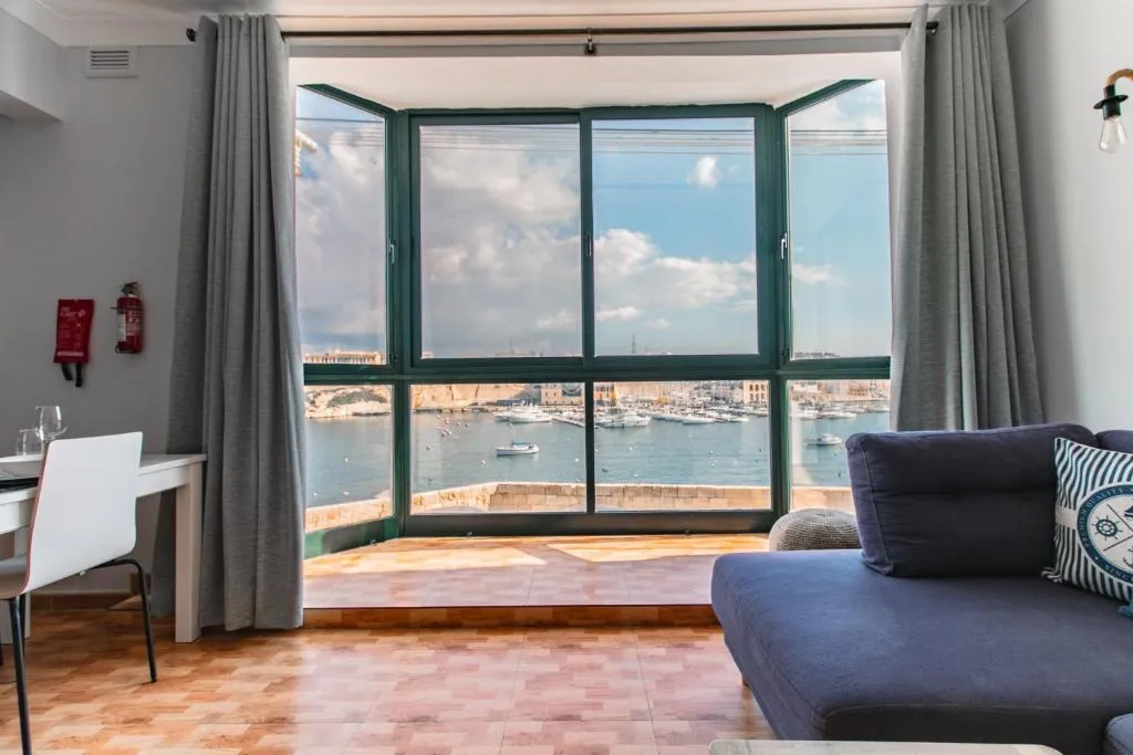 Grand Harbour View，位于比尔古的酒店