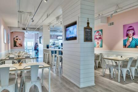 The Scallop by Brightwild-Beachfront Condo