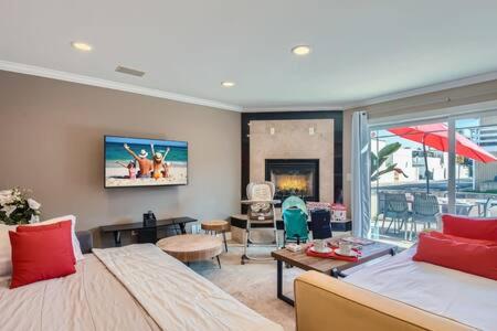 Awesome 3BR 2BTH 1 Block To Beach C2, Newport Beach
