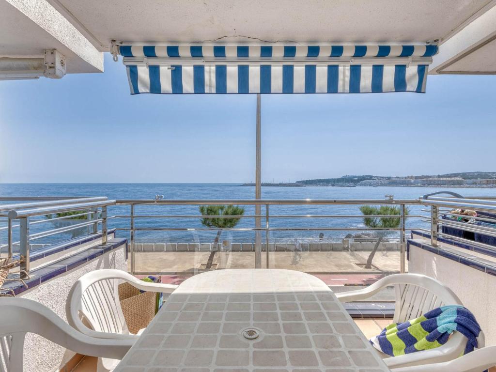 Apto. Frontmar - Wifi, piscina comunitaria, 1ª linea de mar, vistas panoramicas. - ES-89-125, Torroella de Montgrí