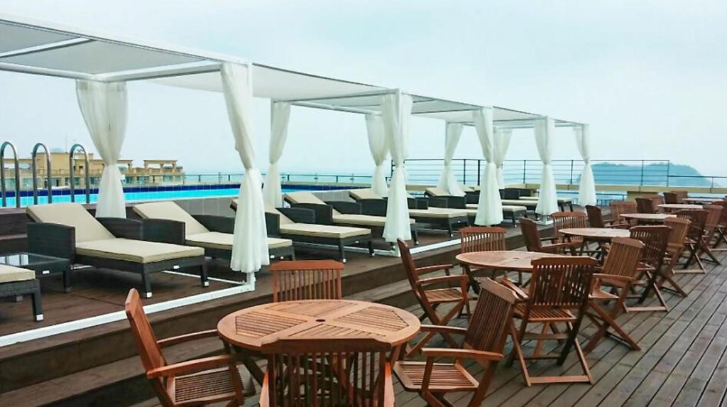 チェジュ ホテル ザ M (Jeju Hotel The M) スイミングプール