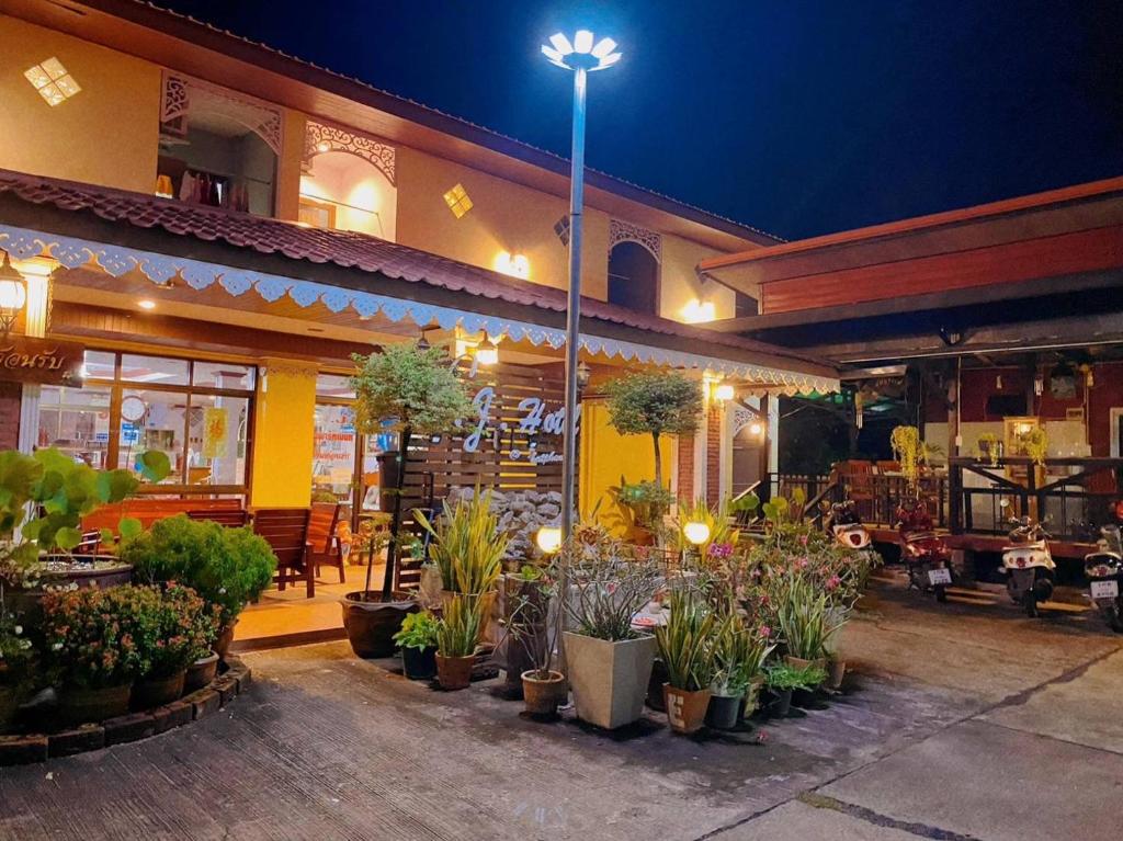4. โรงแรมเอ..