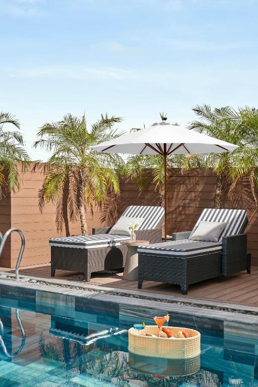 スイミングプール