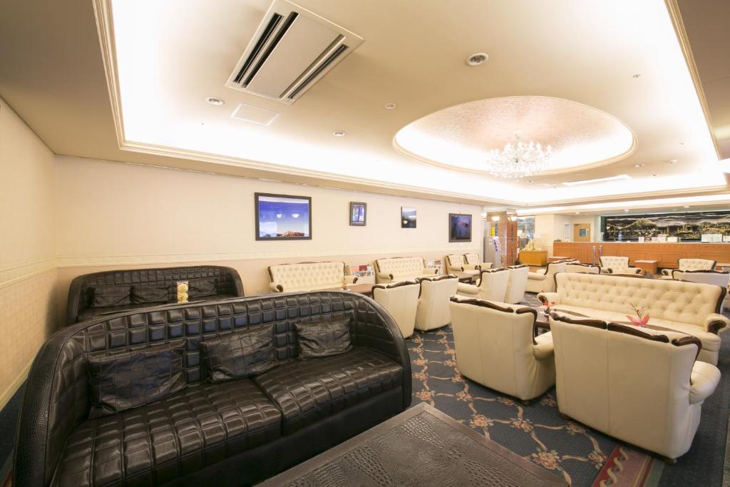 Shared lounge/TV area