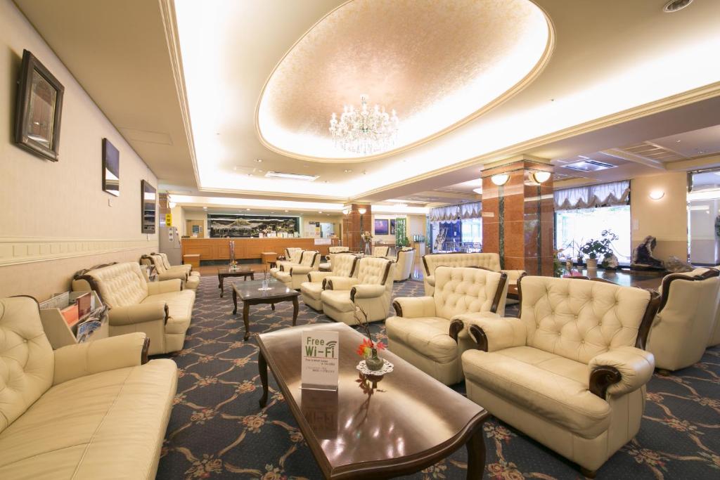 Shared lounge/TV area