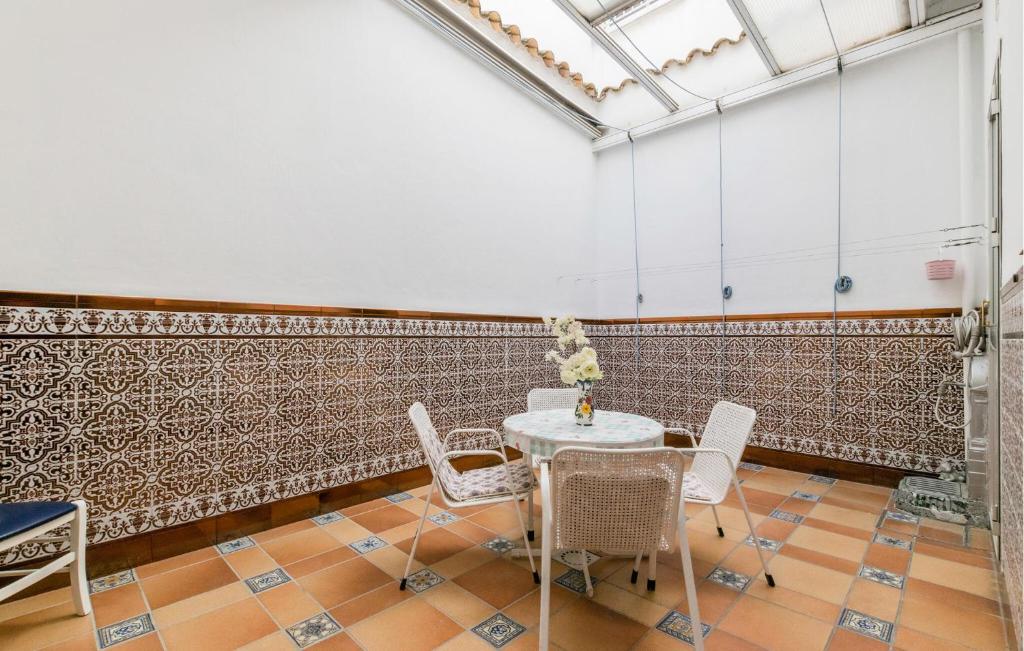 1 Bedroom Awesome Apartment In Sevilla - 2