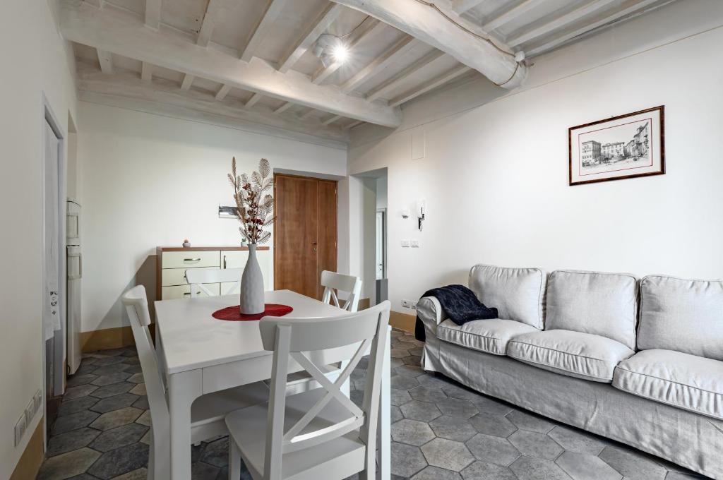 GuestHost - Urban Oasis - Central Apartment with Garden - 2