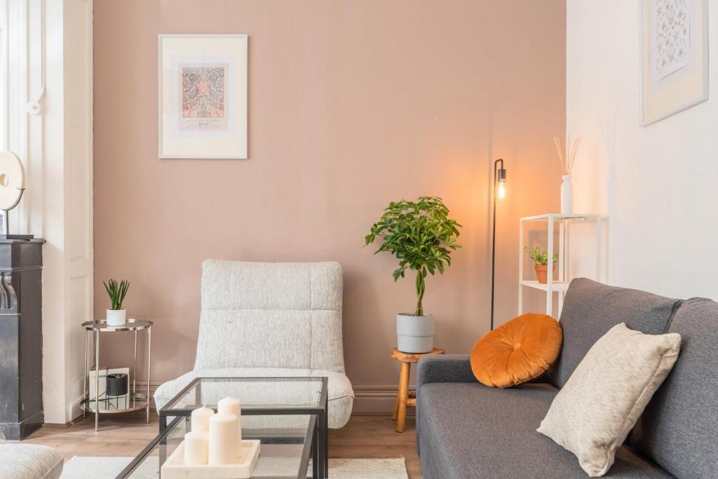 1 bedroom apartment in the city center, near metro - 4