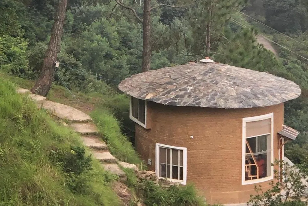 Sukoon Nature Retreat Near Bhatrojkhan Ranikhet，位于Tota Ām的酒店