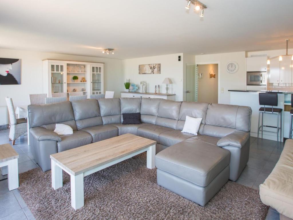 Stylish Stay w Sea Views, Middelkerke