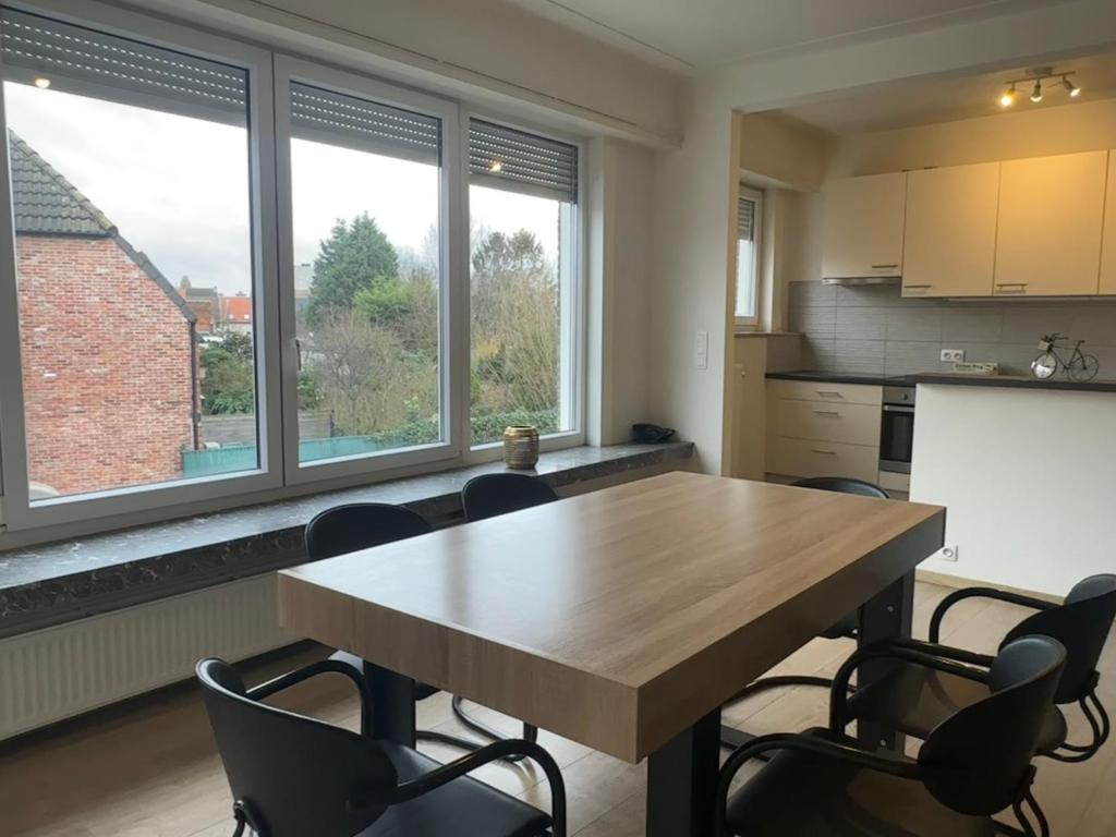 Spacious Apartment next to Port of Antwerp, Antverpy