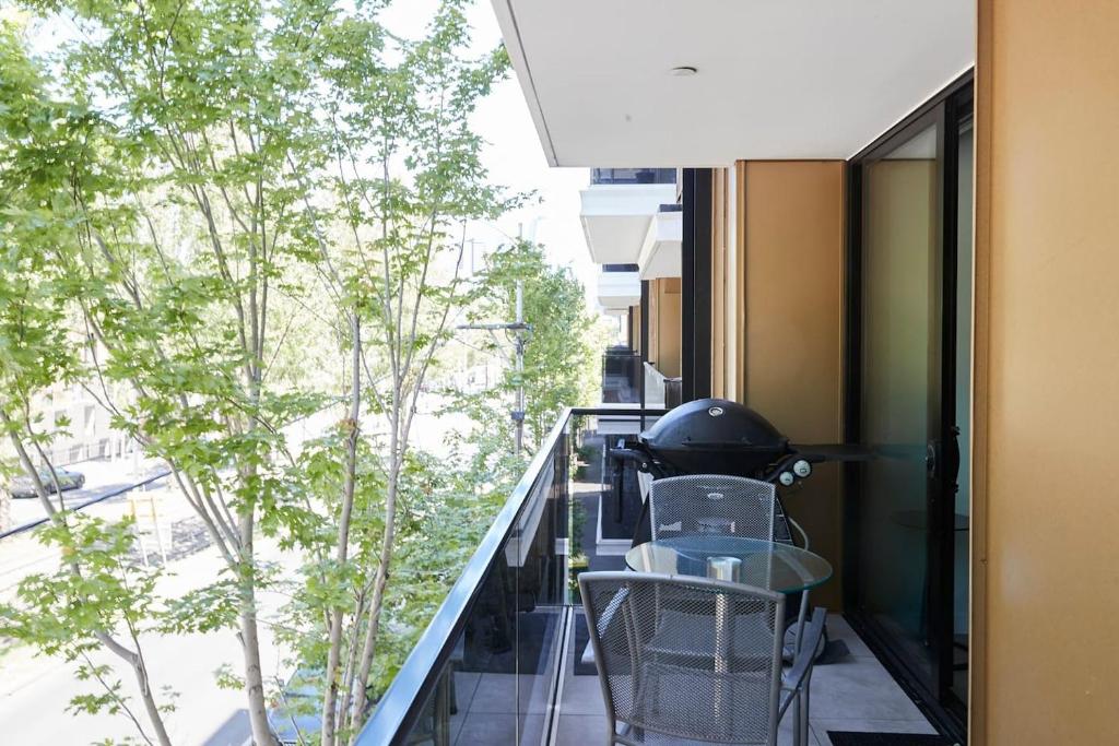 'Modern Minimalism' Slate Chic in the City, Melbourne