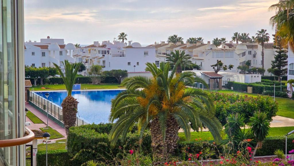 Laguna Beach Pool - Alojamientos La Torre, Torrox Costa