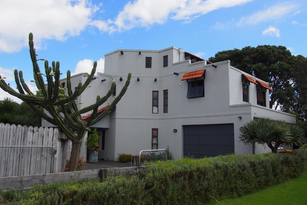 Hosts on the Coast - Oasis on Ocean, Whangamata