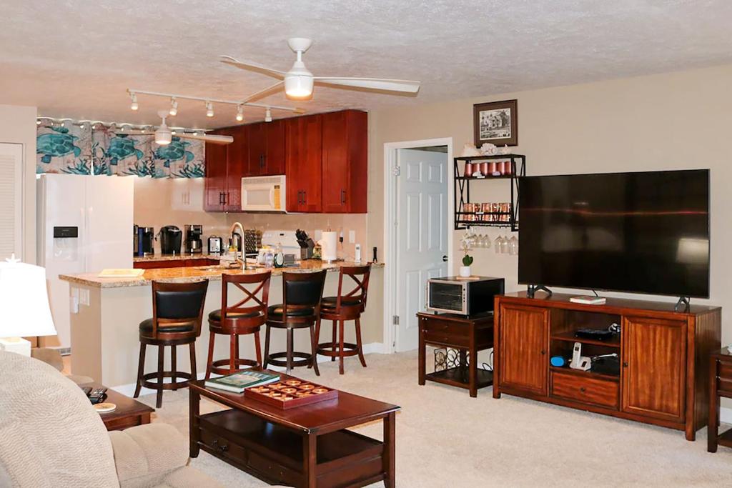 Haleakala Shores A-302 - Stunning Ocean View Condo, Wailea