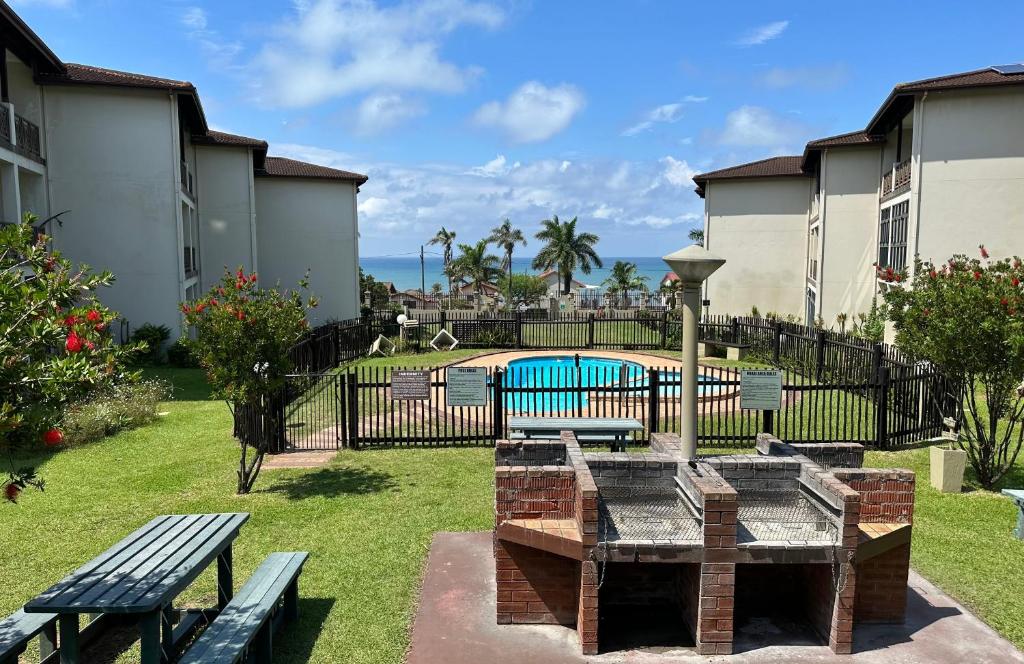 Topanga 4, Uvongo Beach