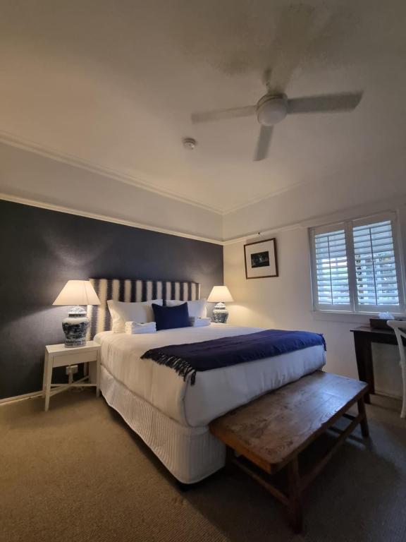 エドワード ロッジ (Edward Lodge)