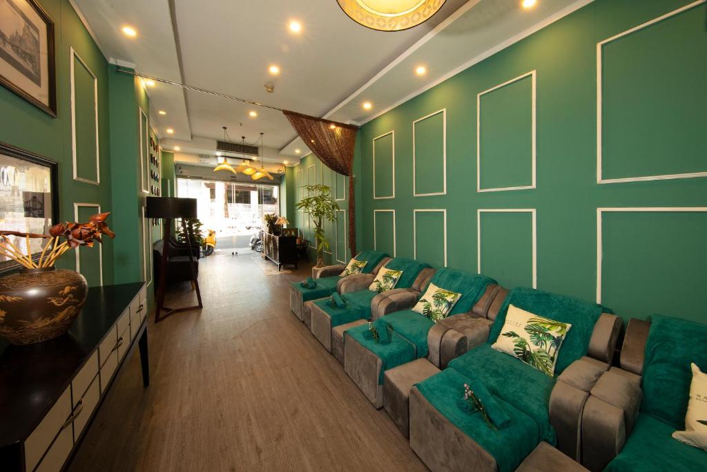 Vintage Saigon Hotel & Spa