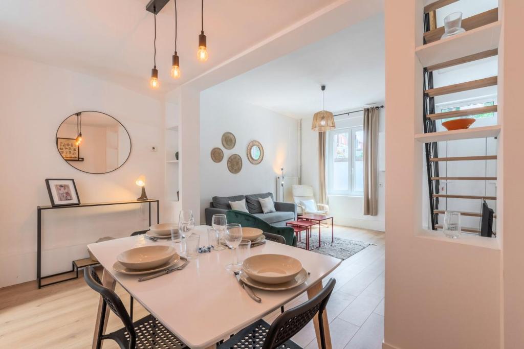 2 BR house w/ terrace, near train stations & metro - 5
