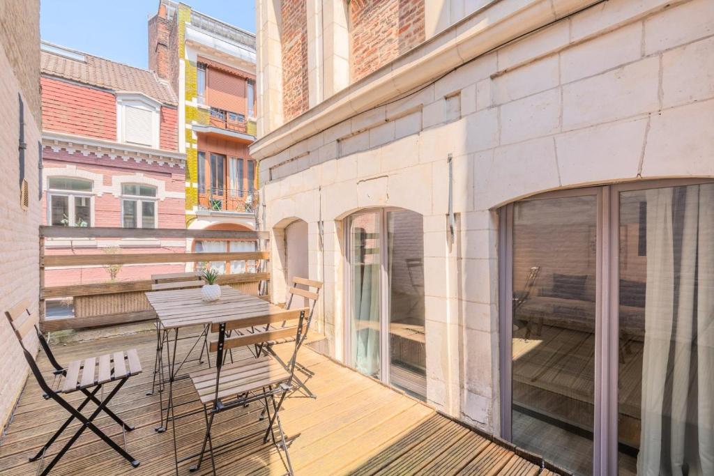 Atypical triplex near Grand Place with terrace, Lille