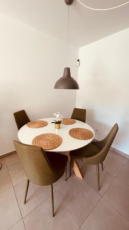 Rising Sun- Bright 1BR Apartment with Pool & Terrace, Steps from Corralejo Beach - 5