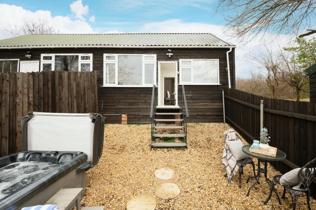 Dreamwood - Woodland Cottage with Private Hot Tub, Blandford Forum