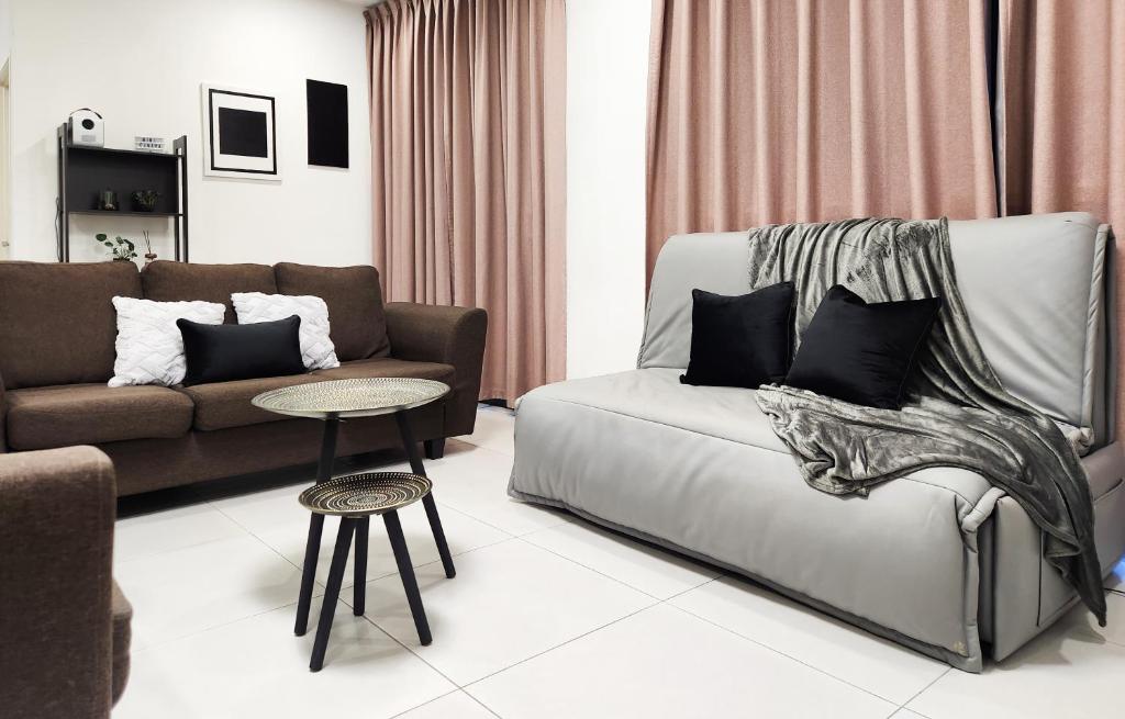 Mono Suite I Kuching DeLofts I 9 Pax, Kučing