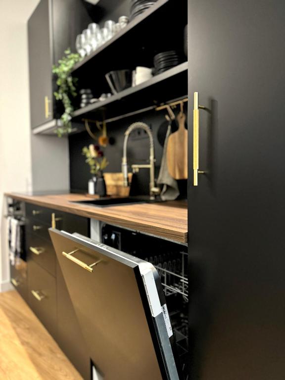 3 min walk-MEIR Cozy 3-4BR house 5