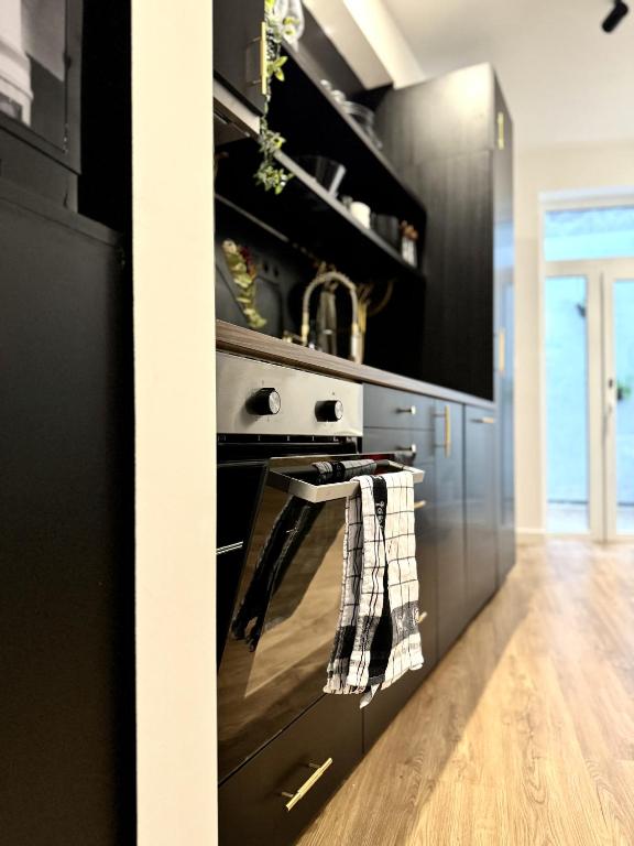 3 min walk-MEIR Cozy 3-4BR house 3