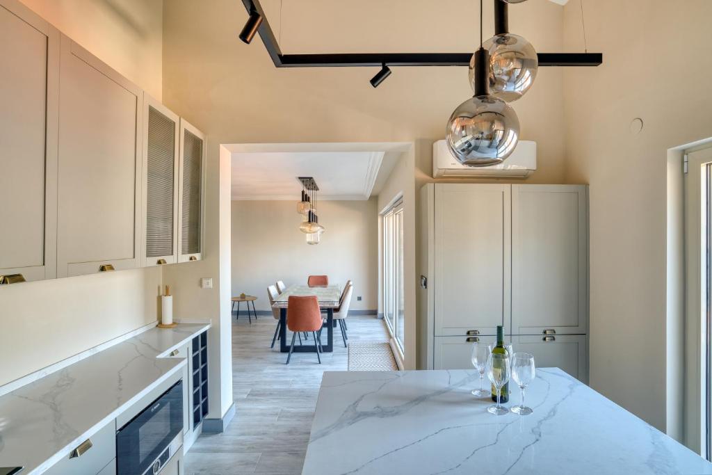 Luxurious 3-Bedroom Apartment by MN Property - 3
