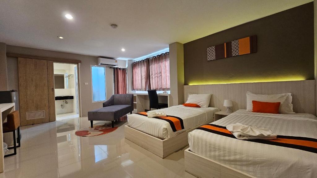 Shared lounge/TV area