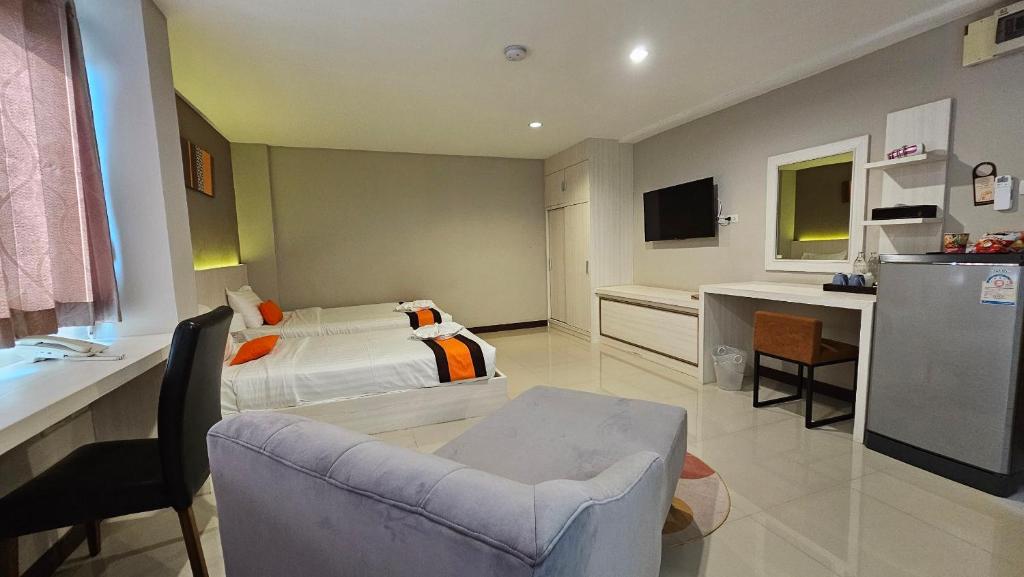 Shared lounge/TV area