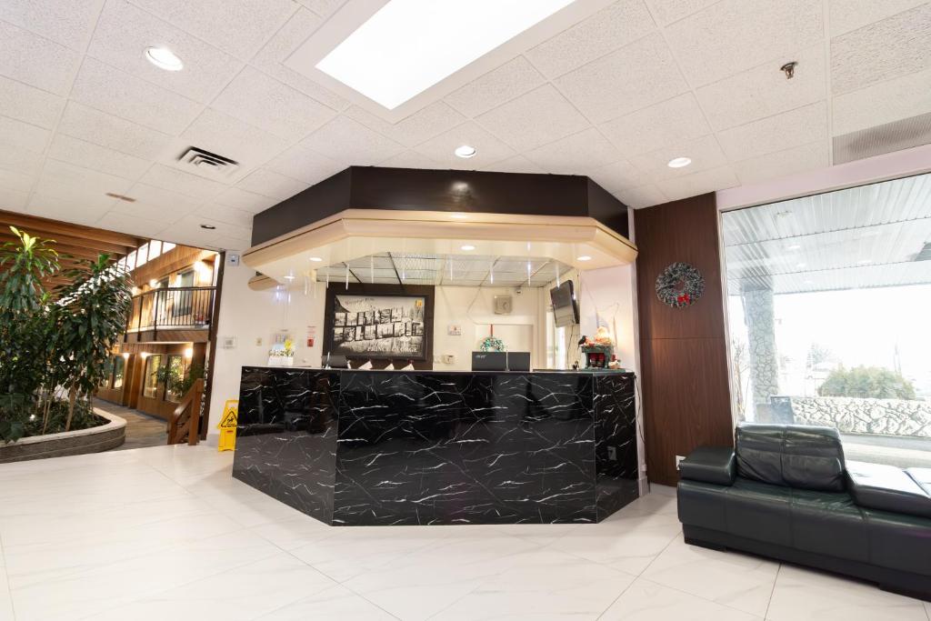 Lobby, Super 8 By Wyndham Prince George in Prince George (BC)