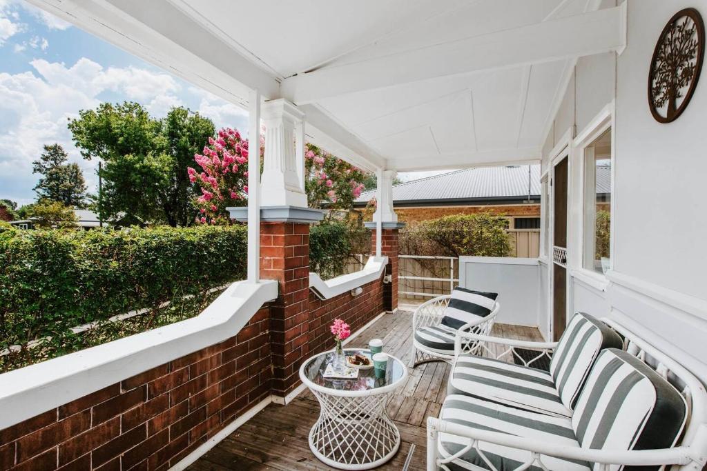 Court House Hideaway - Country Comfort in Town