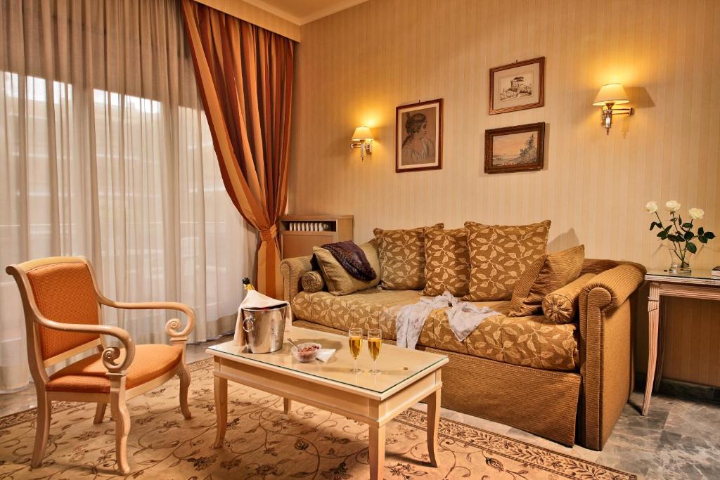 Large family apartment E8, Rom